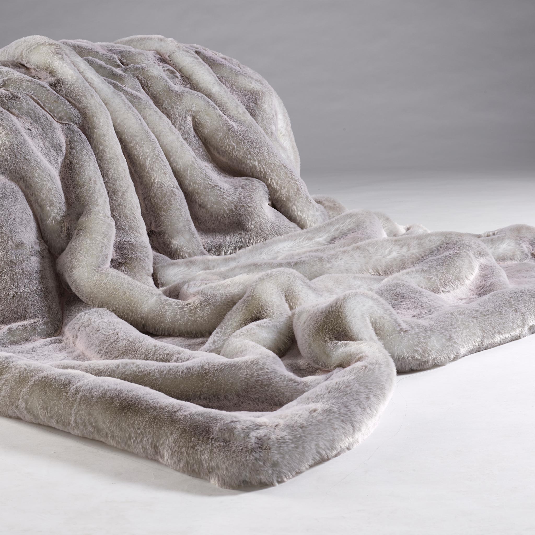 Luxury throw, in super soft faux fur in frosted greige colour, with matching soft imitation suede to the reverse. One of two sizes in this colour range, Large. Dimensions: 1400 x 2400 mm Delivery: 4-6 days